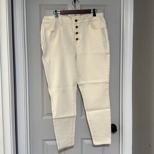 Maurice’s 16 cream Jeans with Stretch